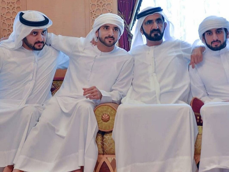 كلمات مؤثرة... هكذا احتفل الشيخ محمد بزواج أبنائه الثلاثة
